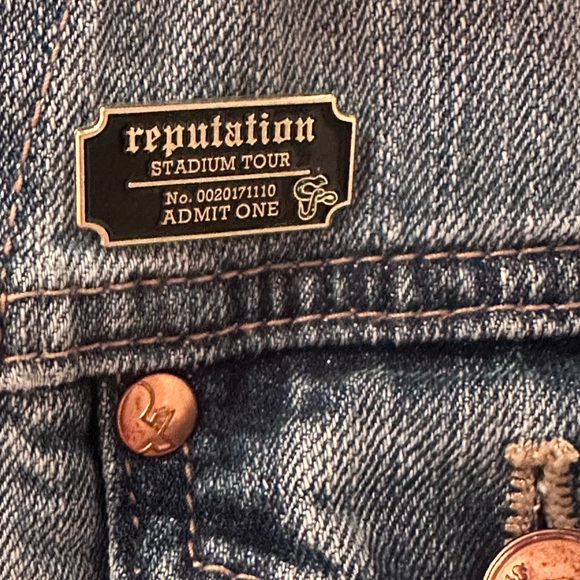 T.S. Reputation Tour Pin - Picture 2 of 5